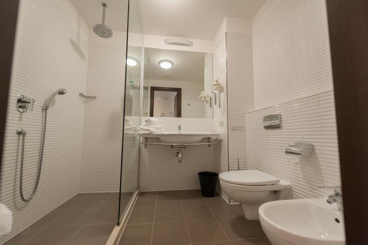 Kona Hotel Verona By Kleos Group Collection Неграр Экстерьер фото