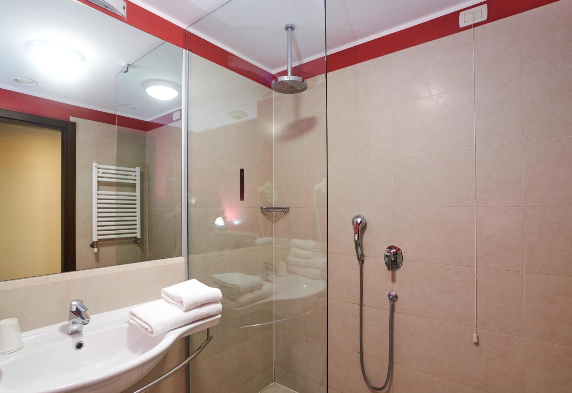Kona Hotel Verona By Kleos Group Collection Неграр Экстерьер фото