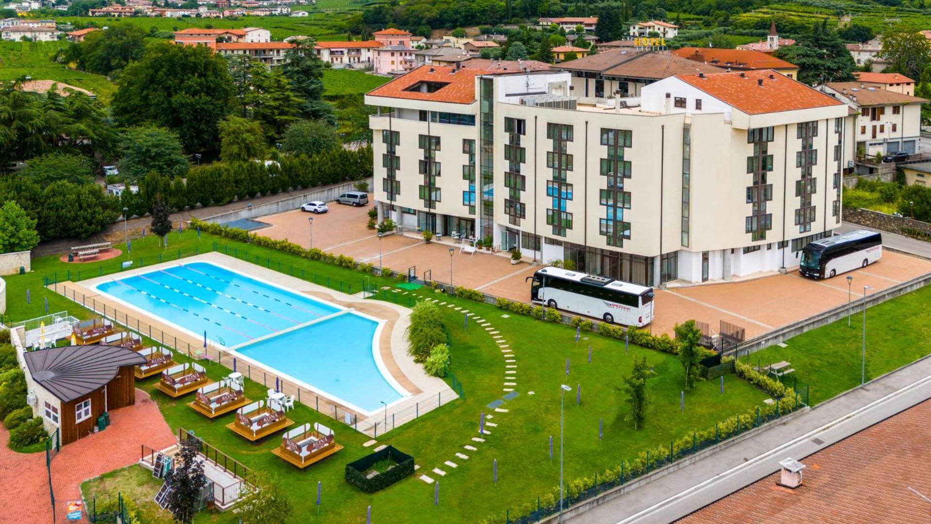 Kona Hotel Verona By Kleos Group Collection Неграр Экстерьер фото