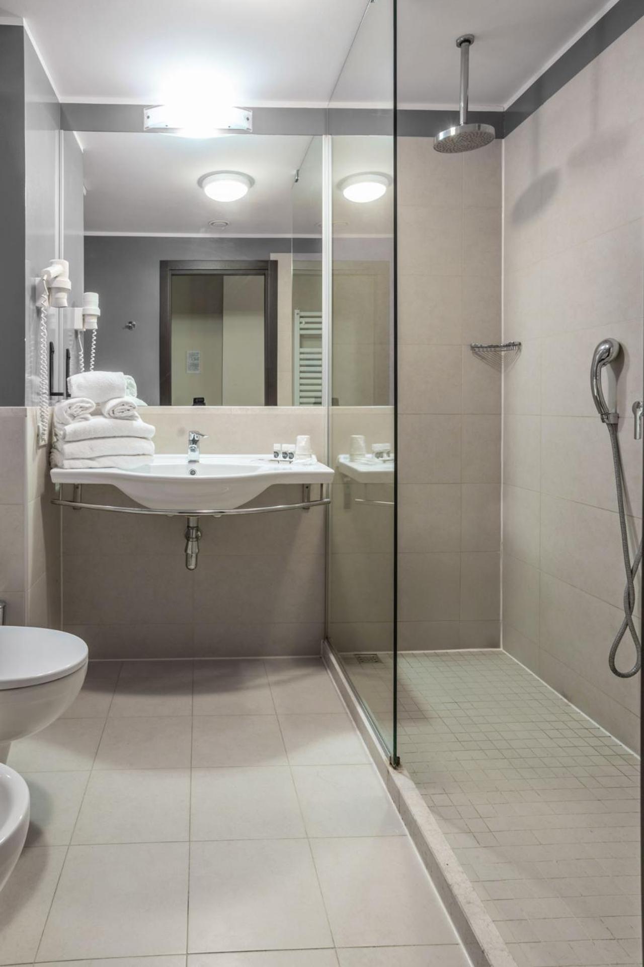Kona Hotel Verona By Kleos Group Collection Неграр Экстерьер фото
